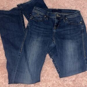 Women's low rise blue jeans